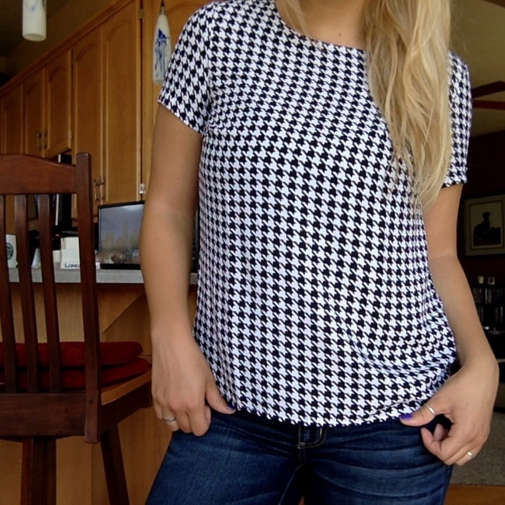 Houndstooth Patterned Top - image 2